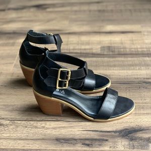 Kelsi Dagger Brooklyn black sandals size 6